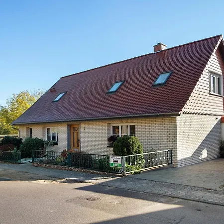 Gemuetliche Ferienwohnung In Seenaehe Neustrelitz Exterior photo